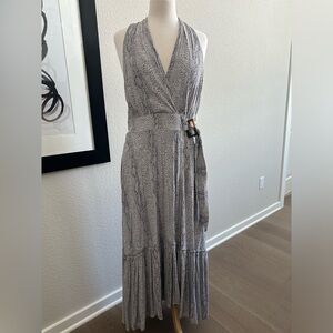 Anthropologie gray and white maxi dress flare at the end